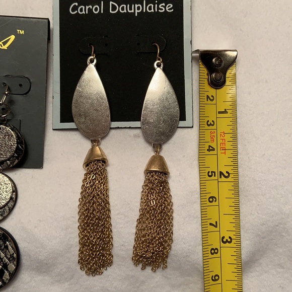 💥$10 SALE💥 Set of 2 NEW Dangling Designer Earrings - Picture 4 of 7